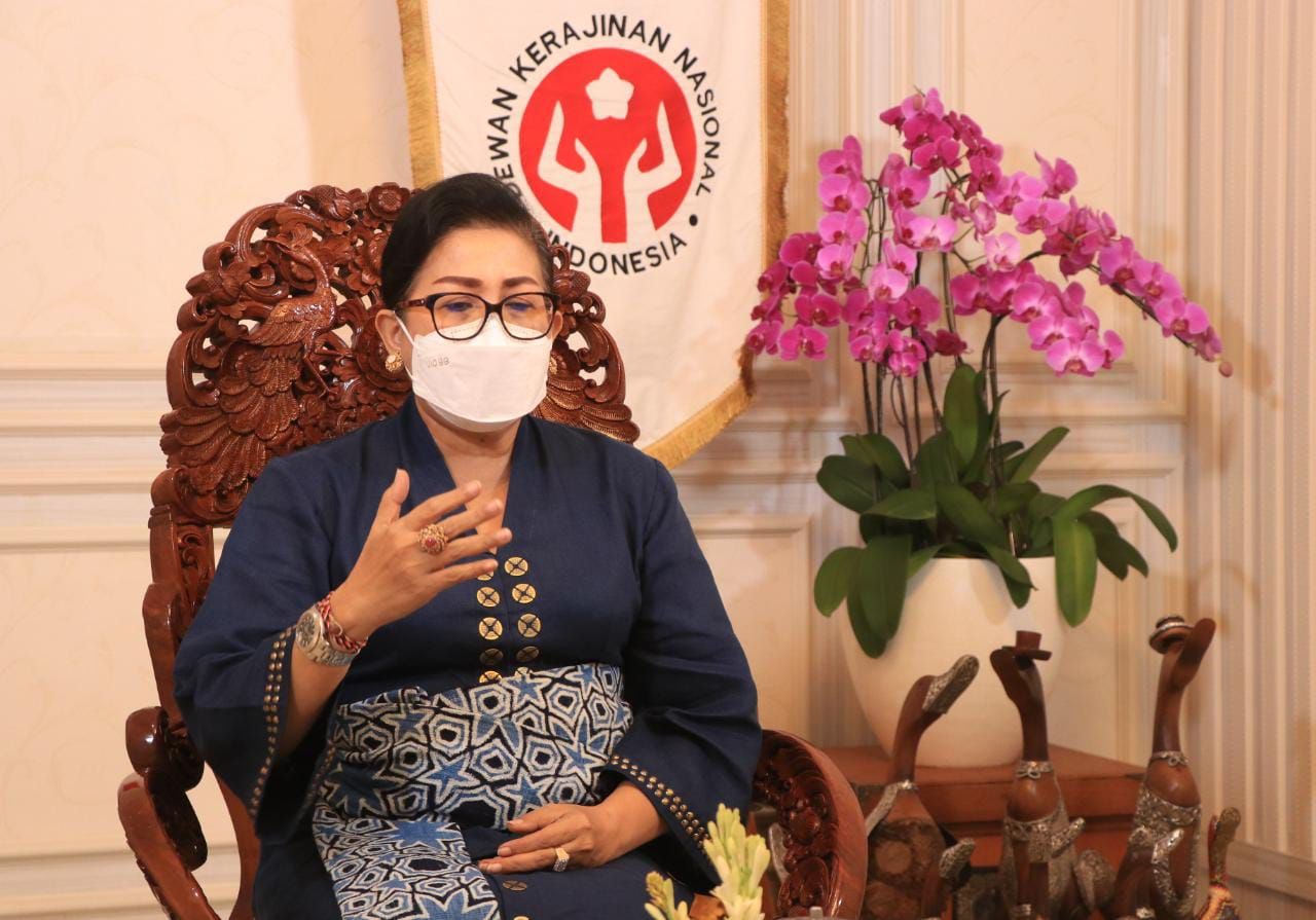 podiumnews.com-Ny. Putri Koster Paparkan Filosofi Trimurti dalam Webinar Pemberdayaan Perempuan